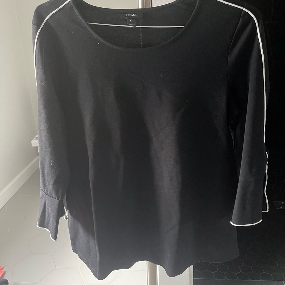 Alfani black and cream dressy blouse